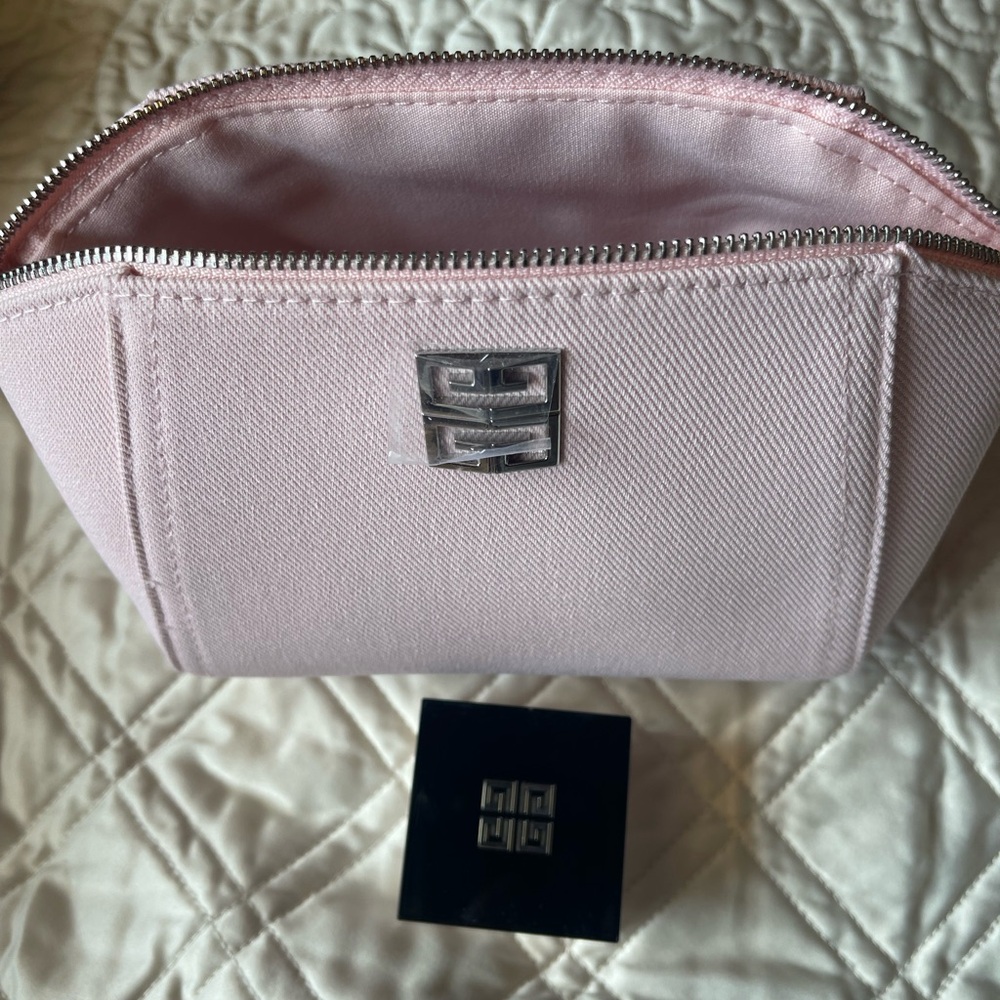 Modern Pink Geometric Cosmetic Bag
GWP 
Size 8x5